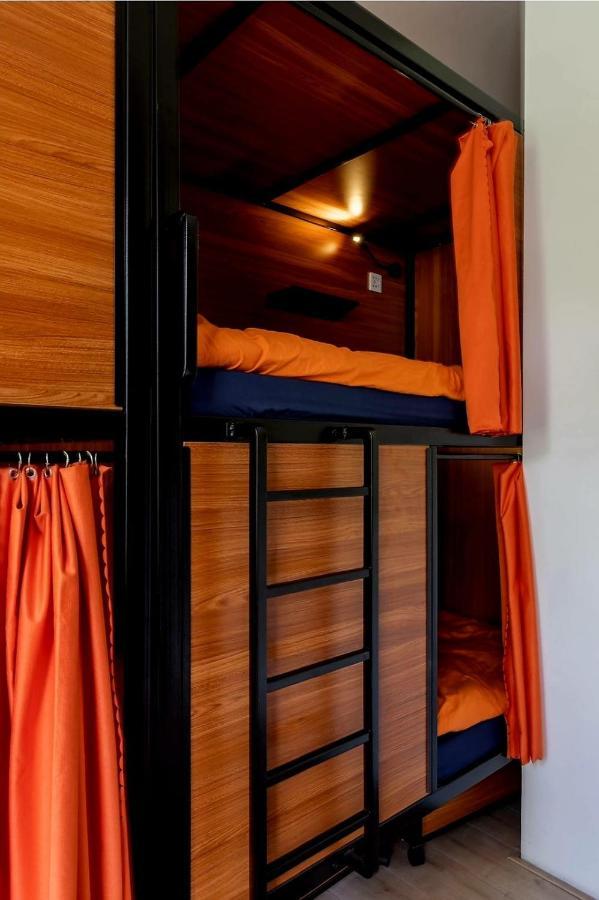 Recharge Hostel Роттердам Экстерьер фото