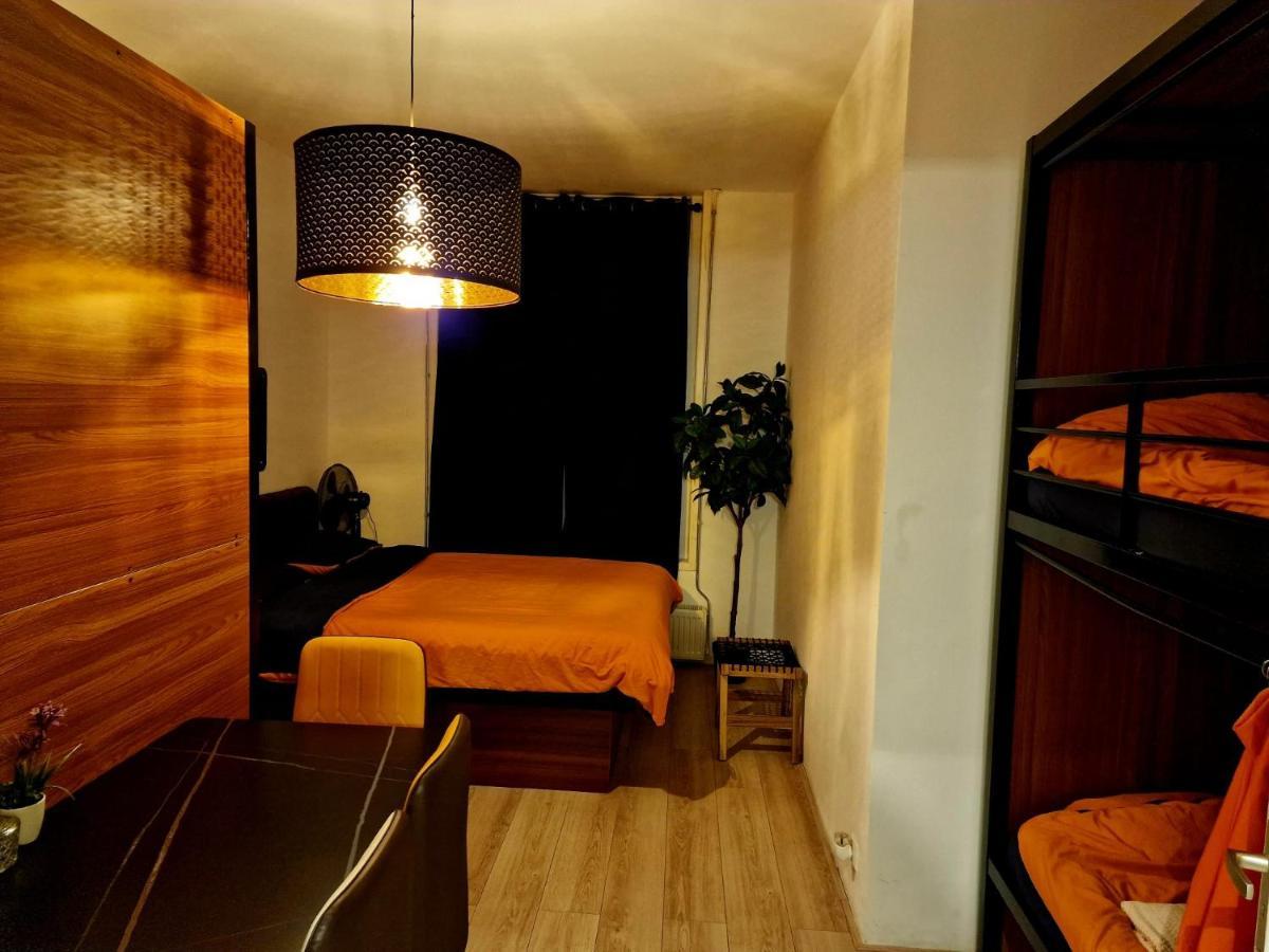 Recharge Hostel Роттердам Экстерьер фото