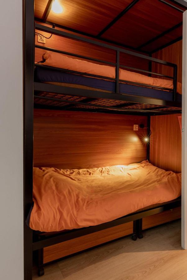 Recharge Hostel Роттердам Экстерьер фото