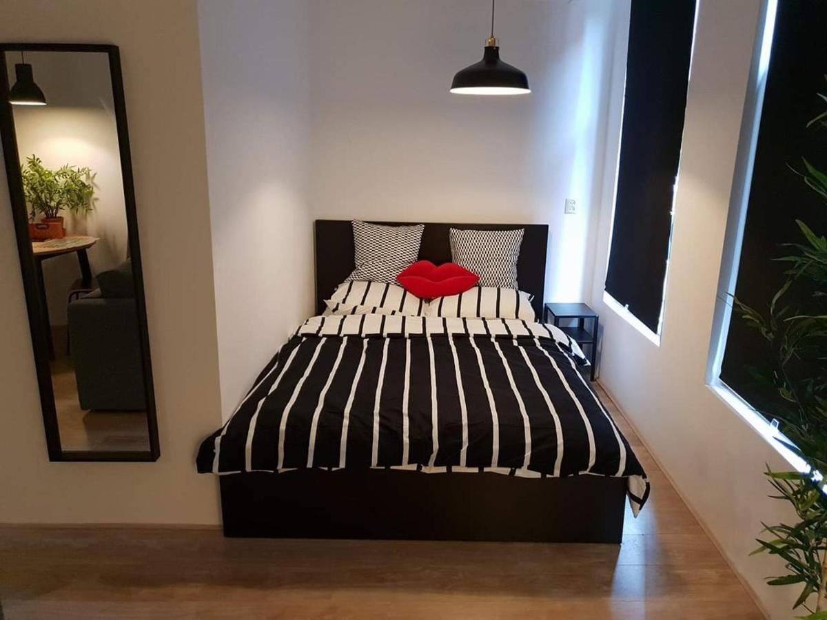 Recharge Hostel Роттердам Экстерьер фото