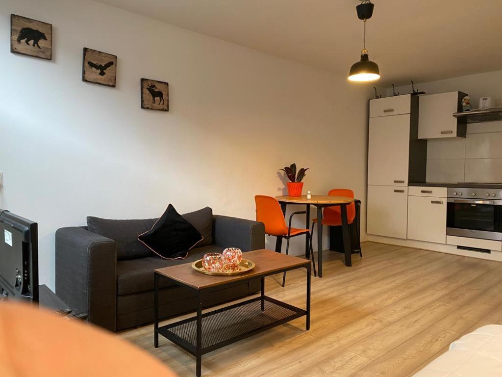 Recharge Hostel Роттердам Экстерьер фото