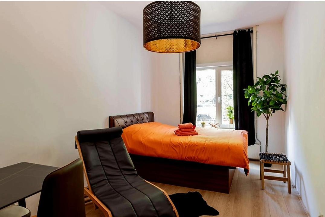 Recharge Hostel Роттердам Экстерьер фото