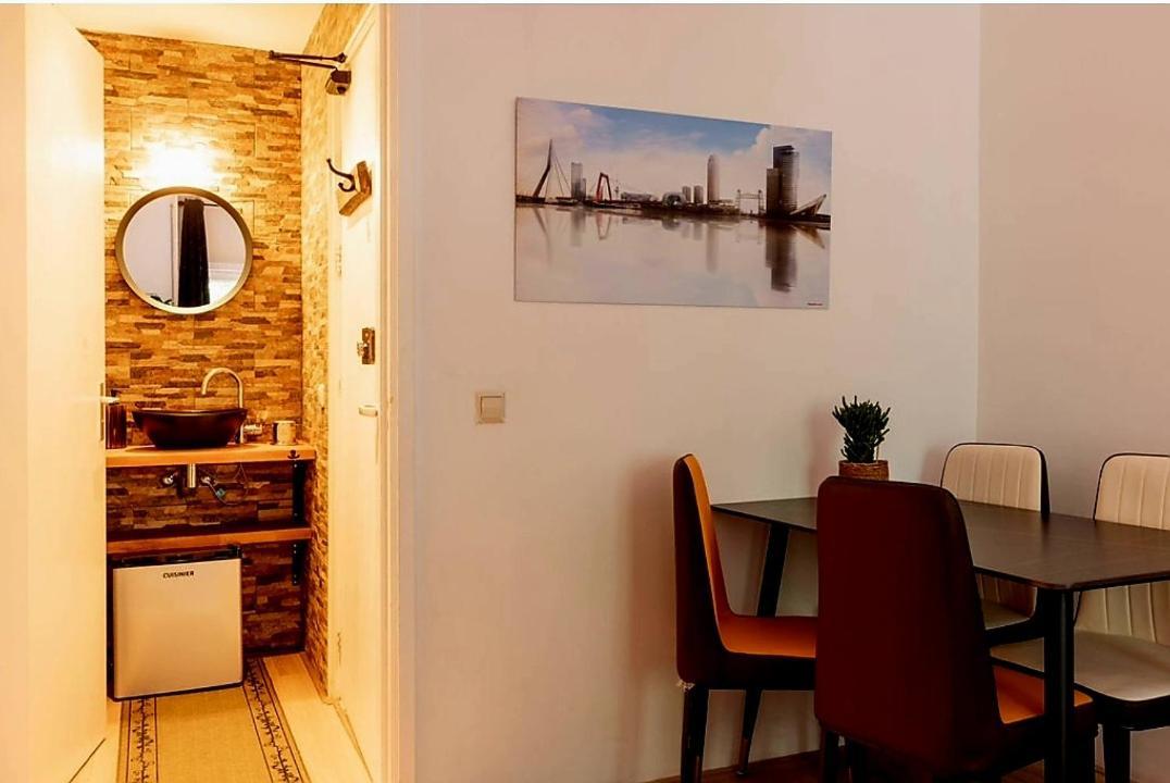 Recharge Hostel Роттердам Экстерьер фото