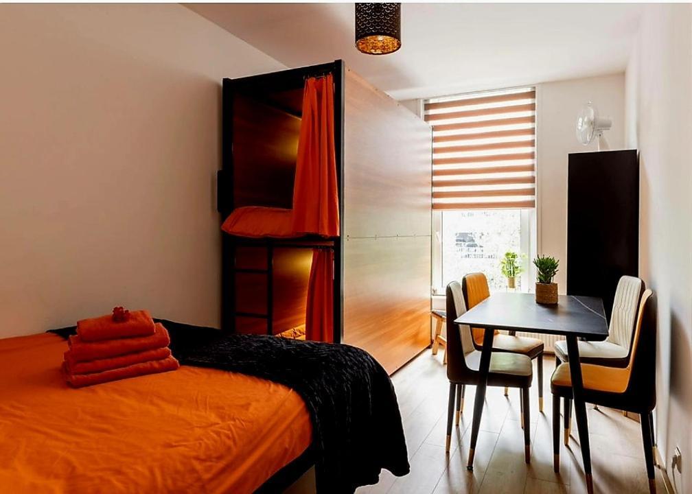 Recharge Hostel Роттердам Экстерьер фото