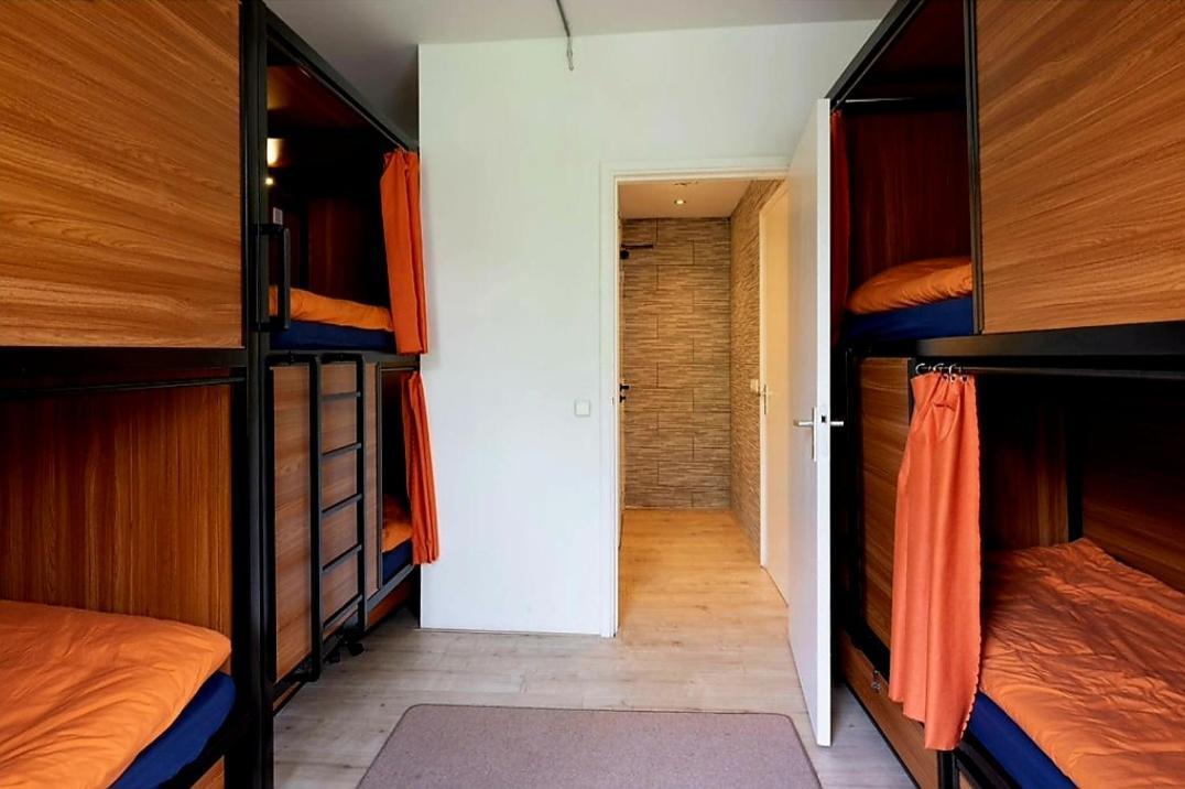 Recharge Hostel Роттердам Экстерьер фото